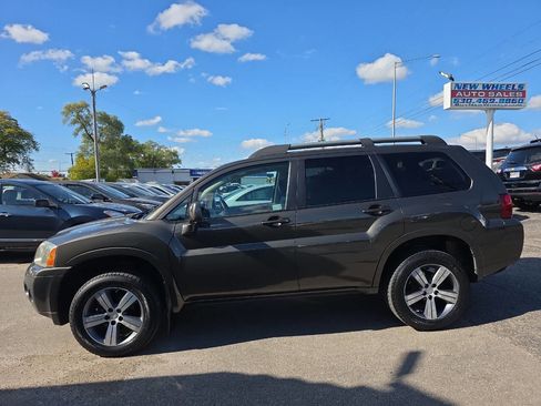 Used 2010 Mitsubishi Endeavor SE image 3