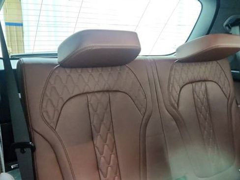 Used 2025 BMW X7 M60i image 30