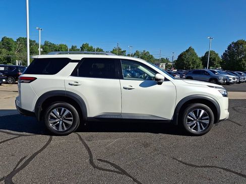 Used 2022 Nissan Pathfinder SL AWD/4WD image 9