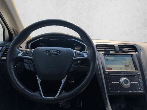 Used 2018 Ford Fusion Titanium AWD/4WD image 17