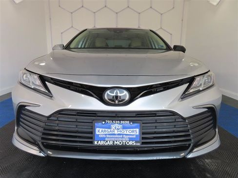 Used 2023 Toyota Camry LE FWD image 3