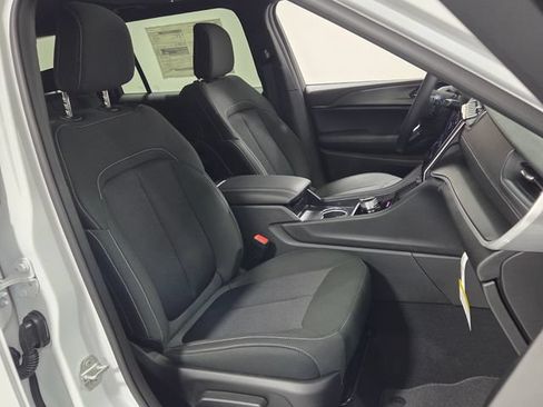 New 2026 Jeep Grand Cherokee L 2WD image 18
