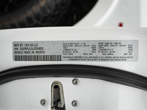 Used 2020 RAM 3500 Laramie w/ Night Edition image 38