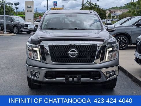 Used 2018 Nissan Titan SL AWD/4WD image 10