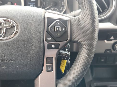 Used 2022 Toyota Tacoma SR5 RWD image 32