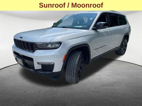 Used 2023 Jeep Grand Cherokee L Limited w/ Black Appearance Package AWD/4WD image 5