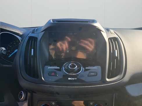 Used 2017 Ford Escape Titanium image 18