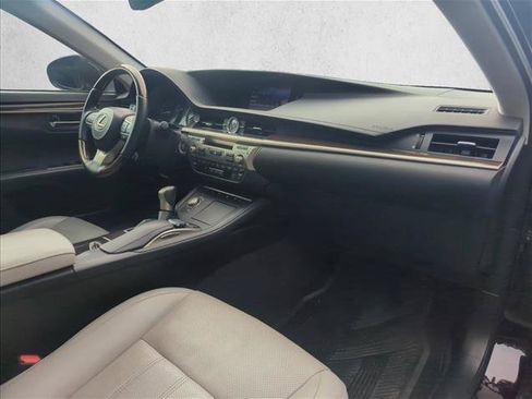 Used 2017 Lexus ES 350 w/ Luxury Package FWD image 27