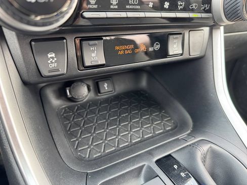 Certified 2022 Toyota RAV4 XLE Premium AWD/4WD image 24