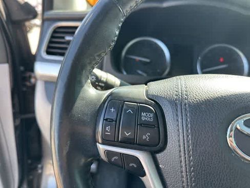 Used 2017 Toyota Highlander Limited Platinum image 13