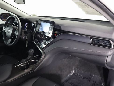 Used 2022 Toyota Camry SE FWD image 9