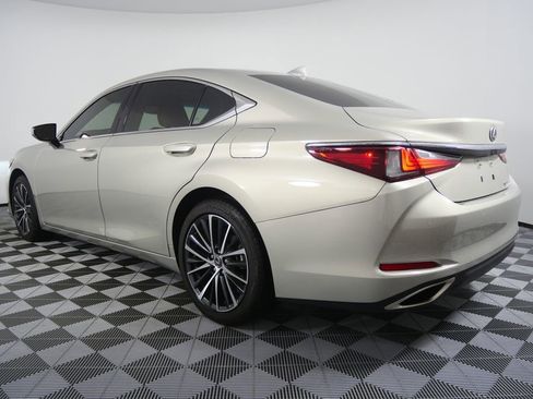 Used 2024 Lexus ES 350 w/ Premium Package image 5