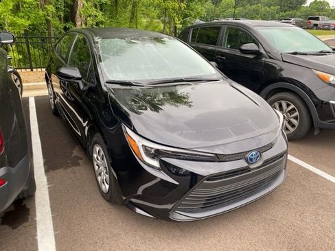 Used 2024 Toyota Corolla LE FWD image 3