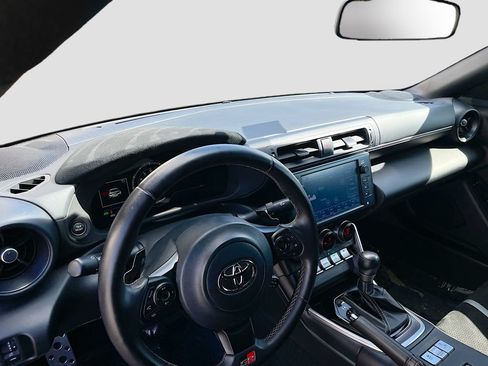 Used 2022 Toyota GR86 Premium w/ ALL Weather Mat Package (TMS) RWD image 9