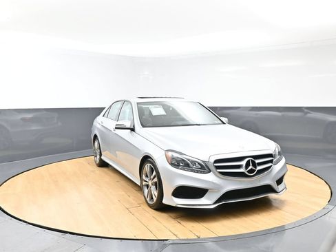 Used 2016 Mercedes-Benz E 350 4MATIC Sedan image 3