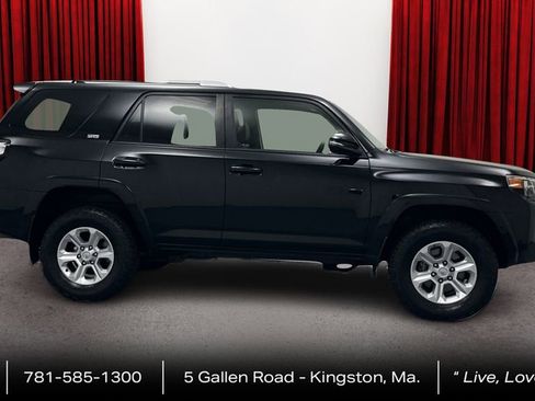 Used 2017 Toyota 4Runner SR5 Premium AWD/4WD image 4