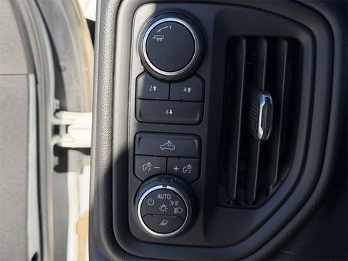 Used 2022 Chevrolet Silverado 2500 Custom w/ Custom Value Package image 21