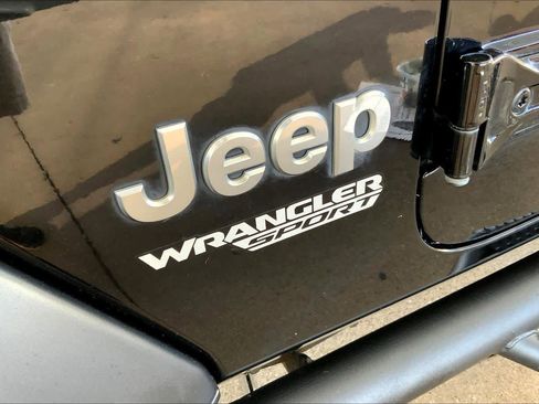 Used 2020 Jeep Wrangler Sport image 27