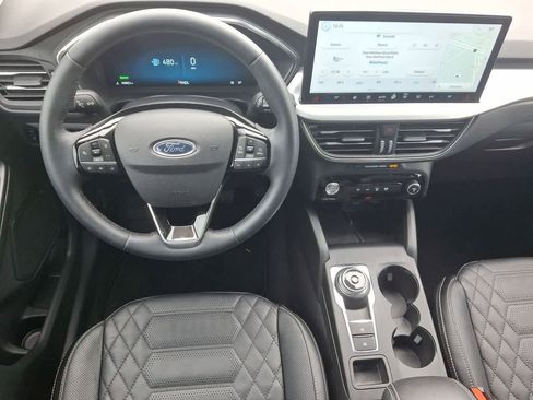 Certified 2023 Ford Escape Platinum w/ Premium Technology Package image 27