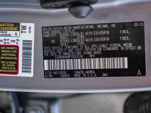 Used 2023 Toyota Highlander XLE FWD image 34