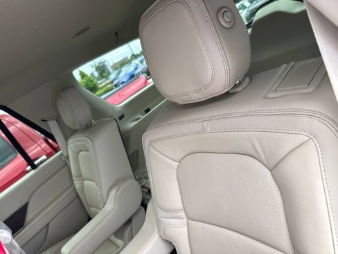 Used 2019 Lincoln Navigator Reserve AWD/4WD image 6