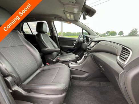 Used 2017 Chevrolet Trax LT w/ LT Convenience Package FWD image 34