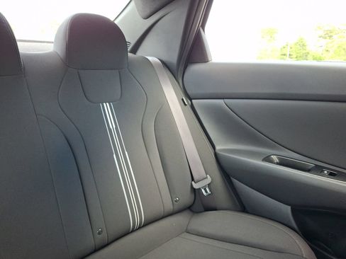 Certified 2025 Hyundai Elantra Sport FWD image 5
