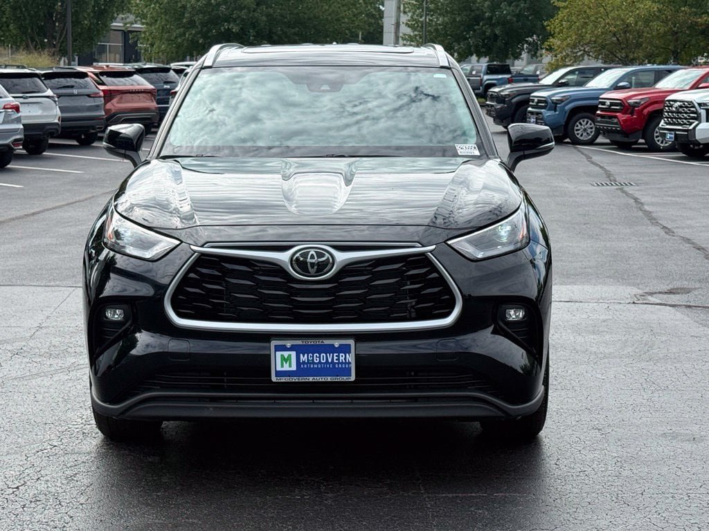 Used 2023 Toyota Highlander XLE AWD/4WD image 13