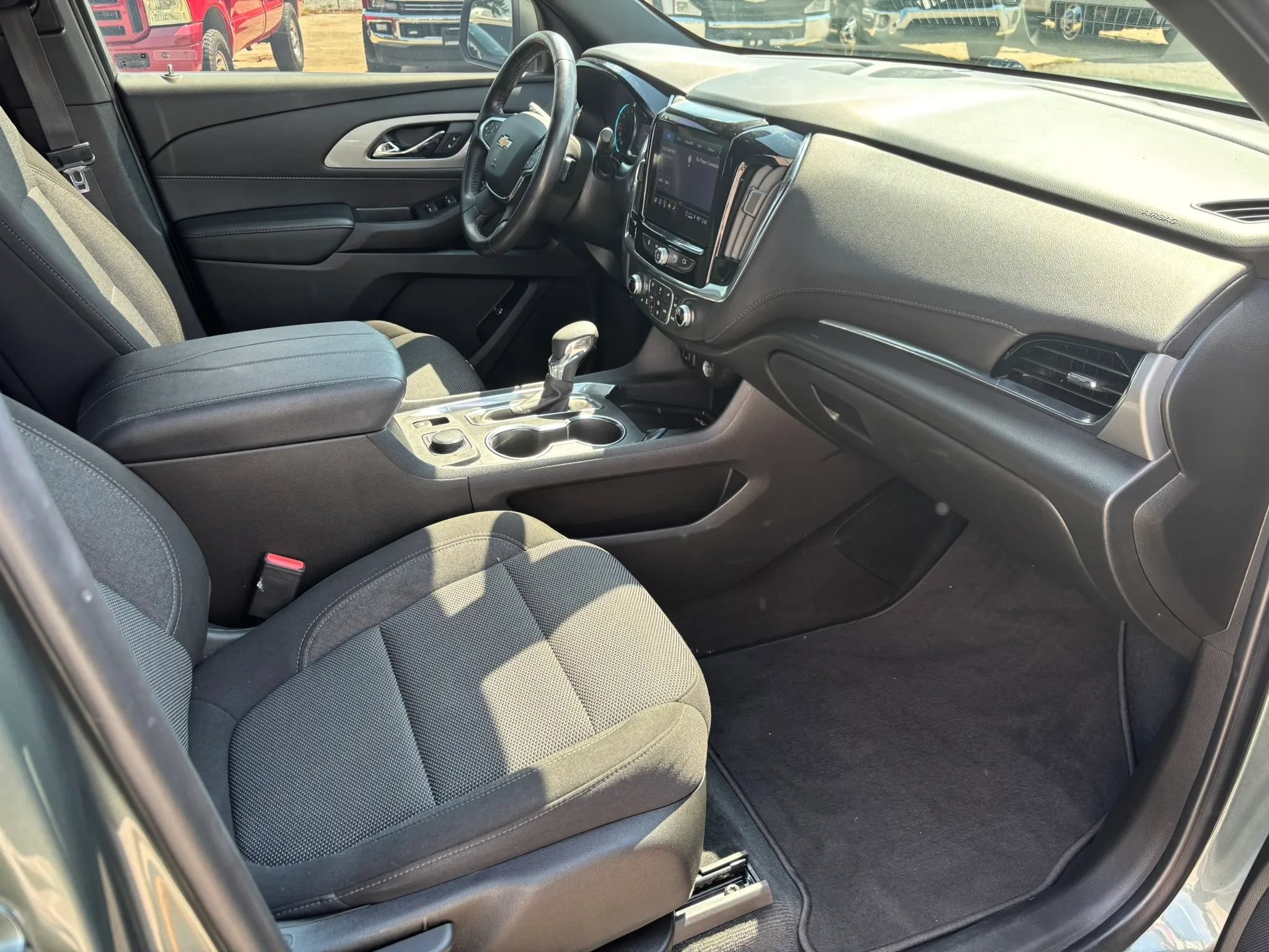 Used 2022 Chevrolet Traverse LT FWD image 21
