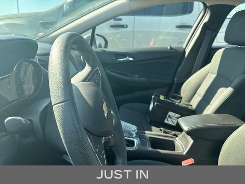 Used 2017 Chevrolet Cruze LT FWD image 32