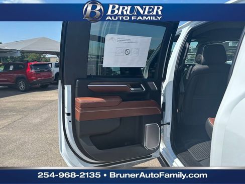 New 2025 GMC Sierra 2500 Denali Ultimate image 12