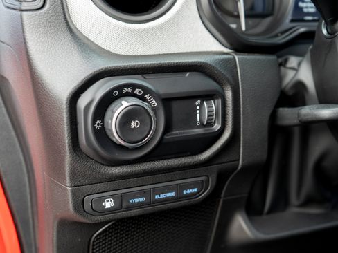 Used 2024 Jeep Wrangler Unlimited AWD/4WD image 15