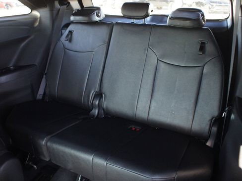 Used 2025 Toyota Sienna XLE Woodland Edition image 16