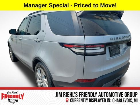 Used 2018 Land Rover Discovery SE image 3