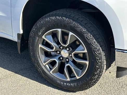 Used 2022 Chevrolet Silverado 1500 LT AWD/4WD image 8