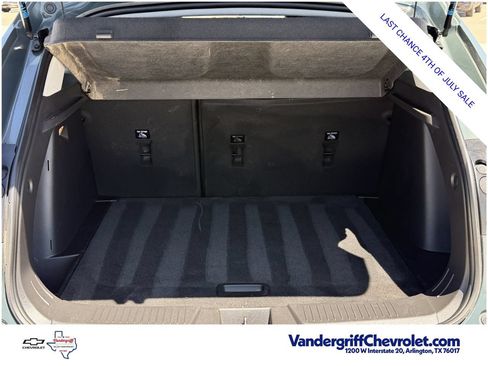 Used 2025 Chevrolet Trax LT w/ LT Convenience Package FWD image 27