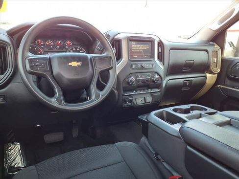 Used 2022 Chevrolet Silverado 2500 Custom w/ Custom Value Package image 9