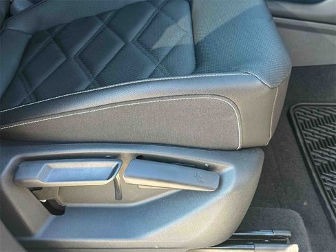 Used 2024 Volkswagen Atlas SE image 25