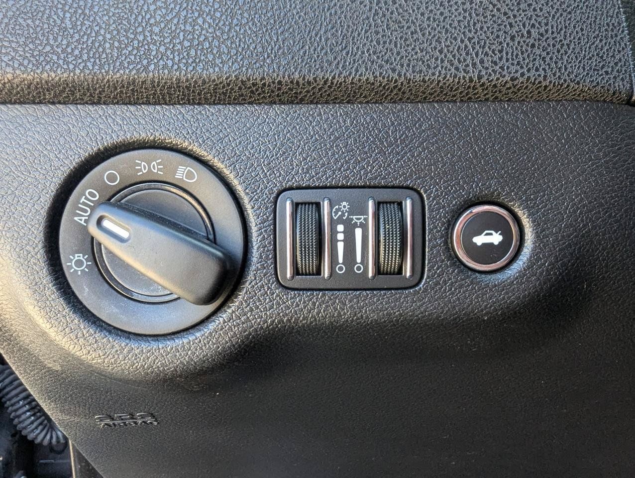 Used 2022 Dodge Charger SXT w/ Leather Interior Group RWD image 17