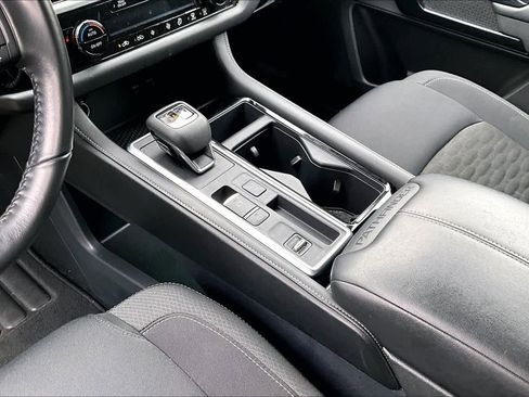 Used 2025 Nissan Pathfinder SV image 15