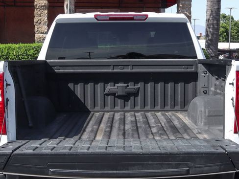 Used 2025 Chevrolet Silverado 1500 Custom Trail Boss w/ Dark Appearance Package AWD/4WD image 8