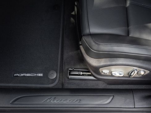 Certified 2026 Porsche Macan AWD/4WD image 20