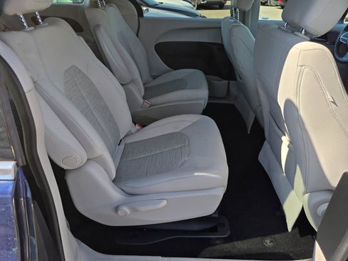 Used 2018 Chrysler Pacifica Touring Plus FWD image 10