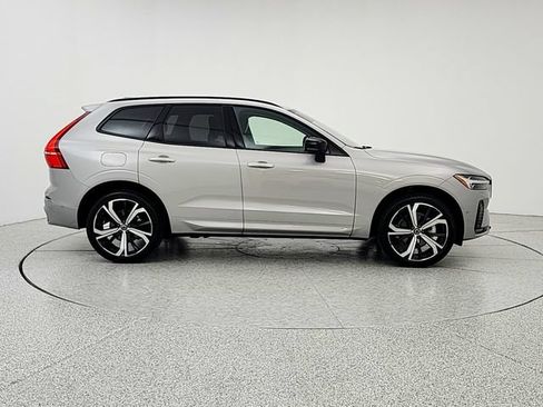 Used 2024 Volvo XC60 B5 Ultimate w/ Protection Package Premier AWD/4WD image 4