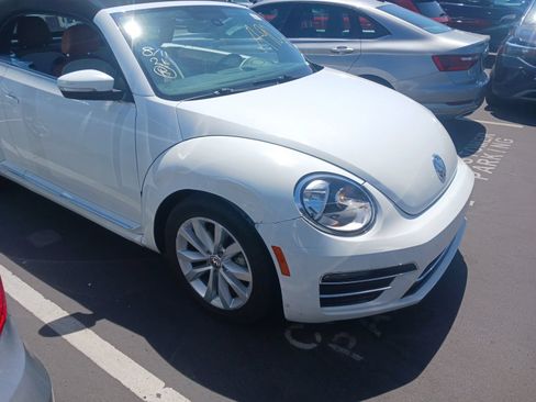Used 2017 Volkswagen Beetle 1.8T Classic FWD image 2