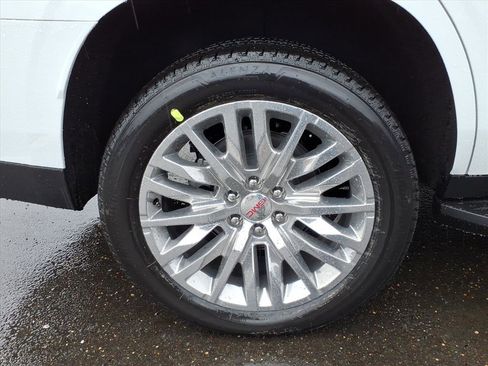 New 2026 GMC Yukon Elevation image 7