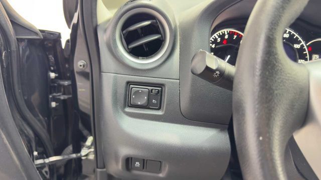 Used 2018 Nissan Versa Note SV FWD image 25