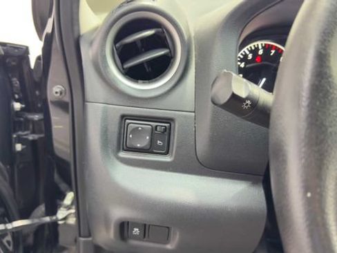 Used 2018 Nissan Versa Note SV FWD image 25