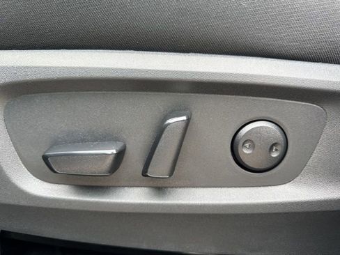 New 2025 Nissan Pathfinder SV w/ Black Appearance Package image 29