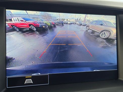 Used 2023 GMC Acadia SLT image 22